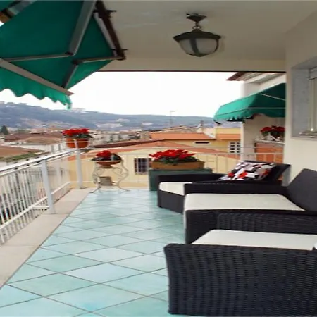 Appartement Domino House 1 *